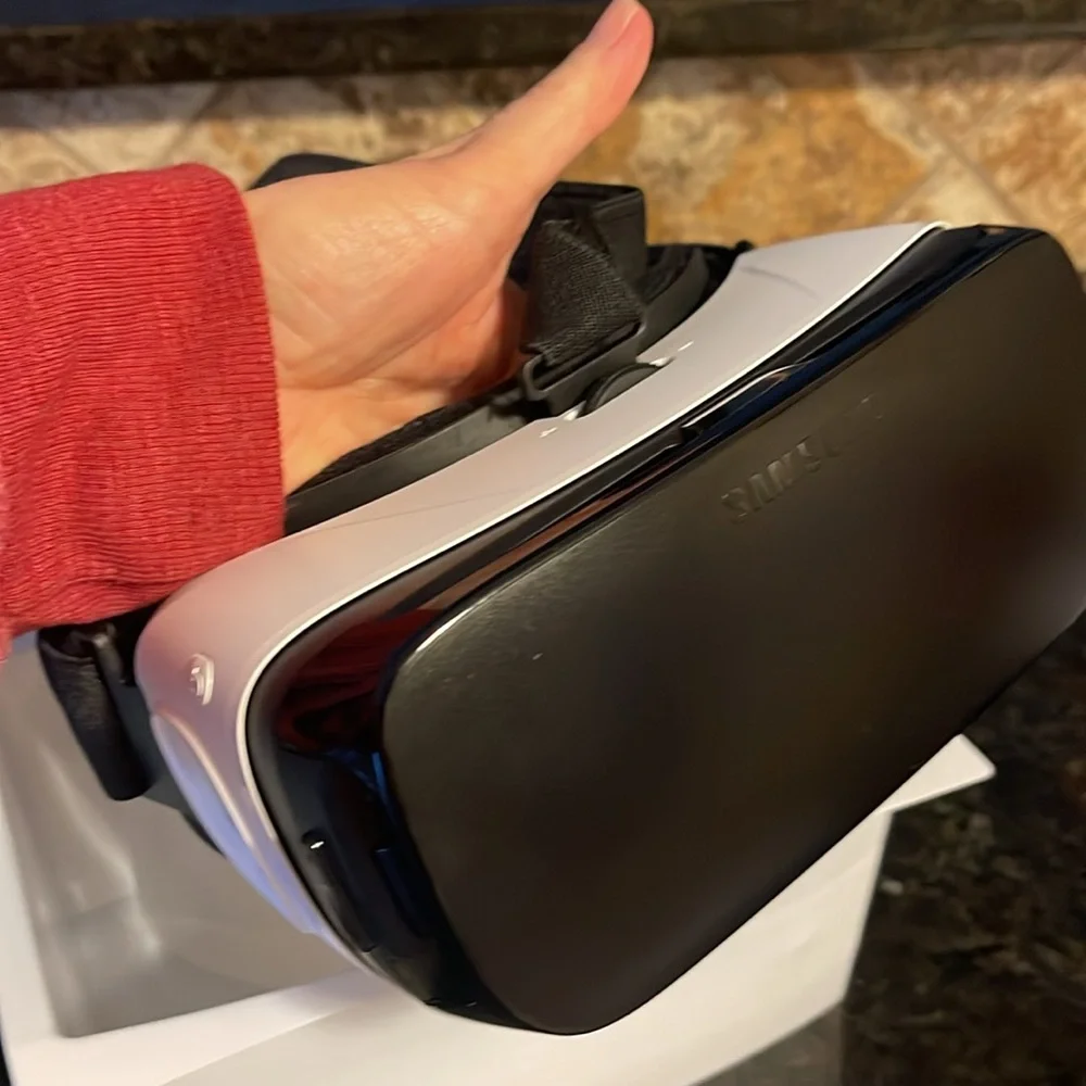 Samsung Gear VR. New without tag.